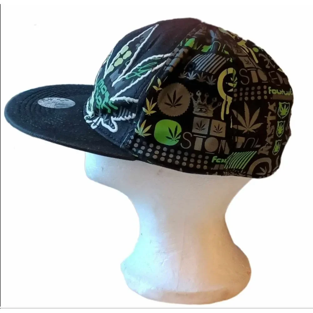 Glow‎ in the Dark Pot Leaf Cap SKUM012